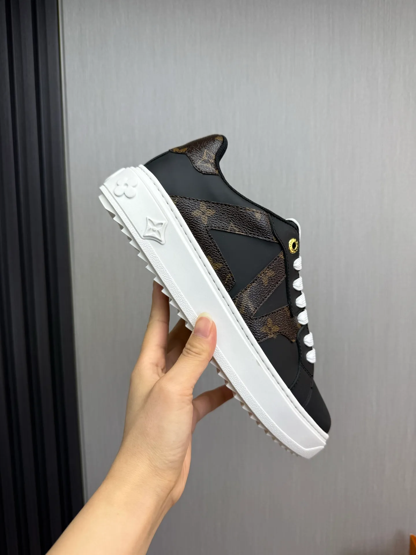 Men's shoes 💰520💰 LOUIS VUITTON [Luden Yiwei] The new trendy Lv is on the market 🎁, casual and fashionable men's shoes 👟 The upper is made of imported silk cowhide + cowhide mesh lining, the original wear-resistant rubber outsole, the version is simple and elegant, exclusive for trendy men. 38-44